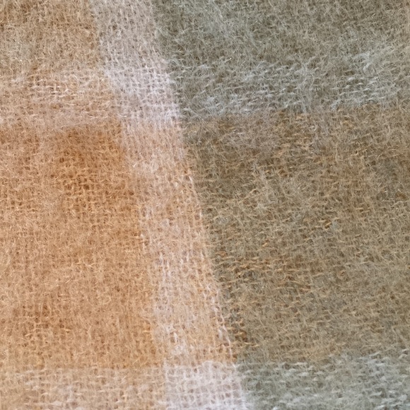 St.Albans Pure Mohair Throw - Picture 4 of 5